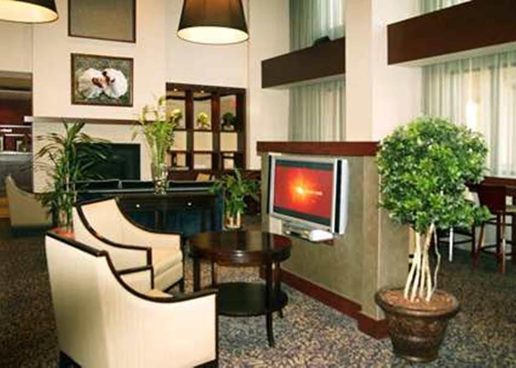 Hampton Inn & Suites Laval Exterior foto